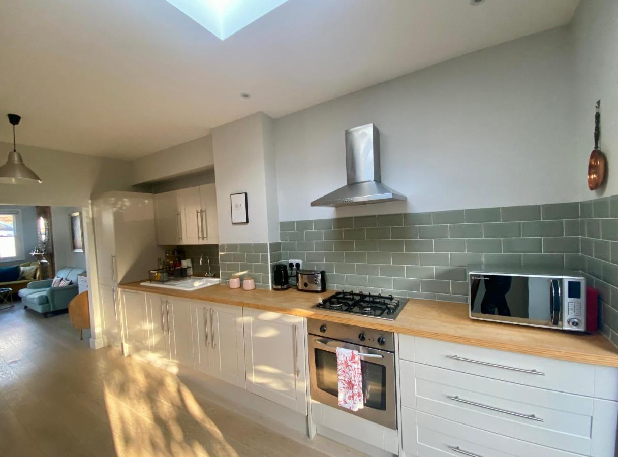 Delightful 2 Bedroom House Central Windsor Exterior photo